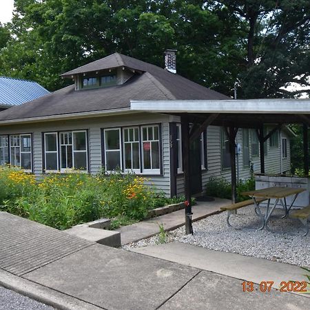 Bungalow In Bloom French Lick Exterior photo